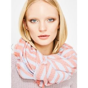 3/$30!🎁DOLLS KILL•NWOT Pastel Blanket Scarf